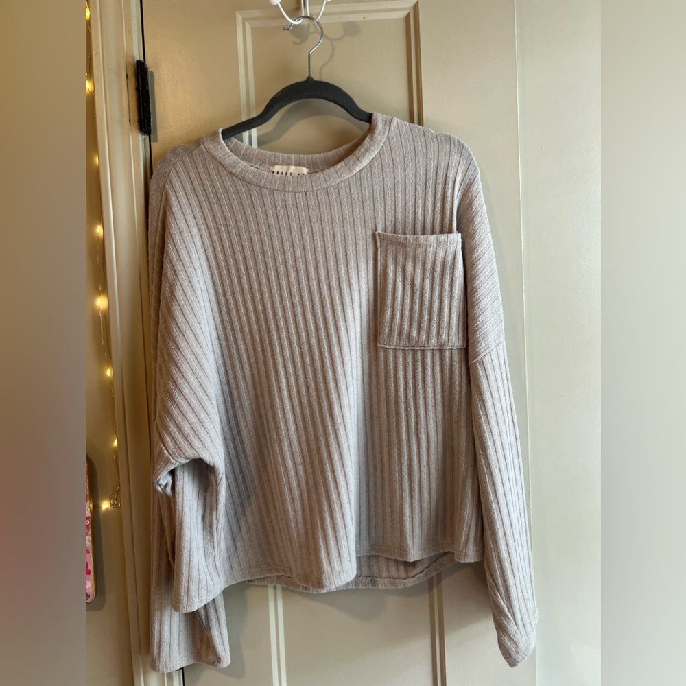Dress Up beige sweater size M